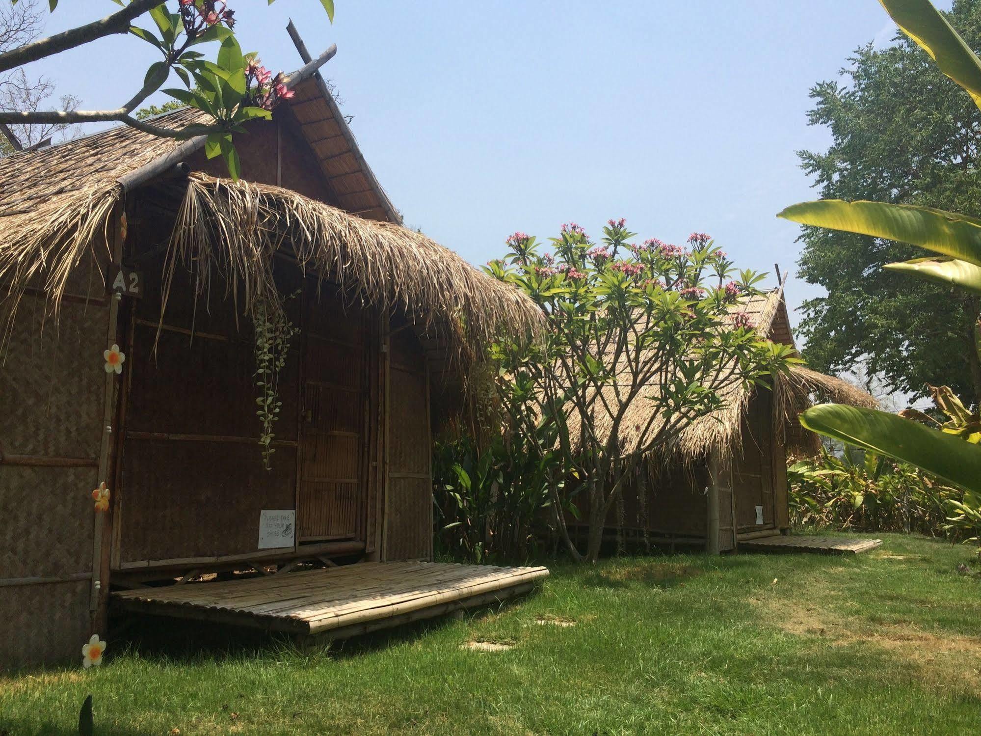 Pai Bamboo Hut Hotel Exterior photo